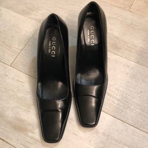 *SOLD* Classic Gucci heels - Black
